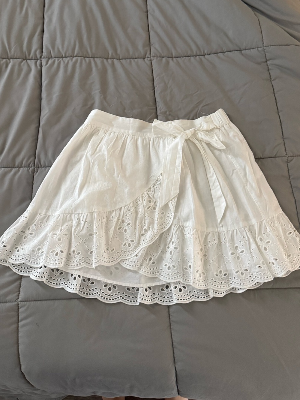 American Eagle Outfitters White Skirt- NWT